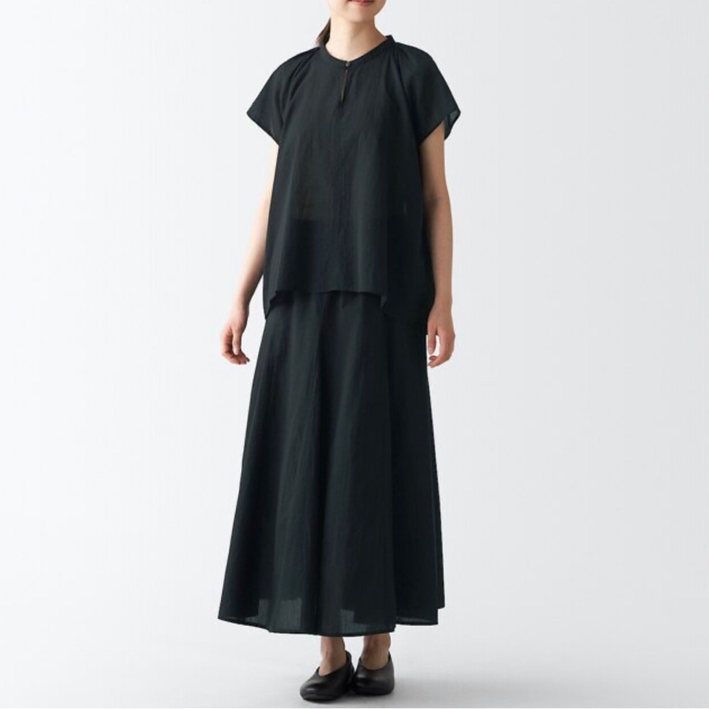 Black Muji French Sleeve Blouse (high twisted veil)